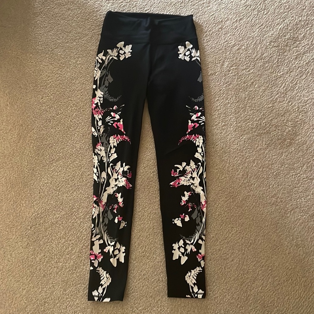Fabletics floral pattern leggings